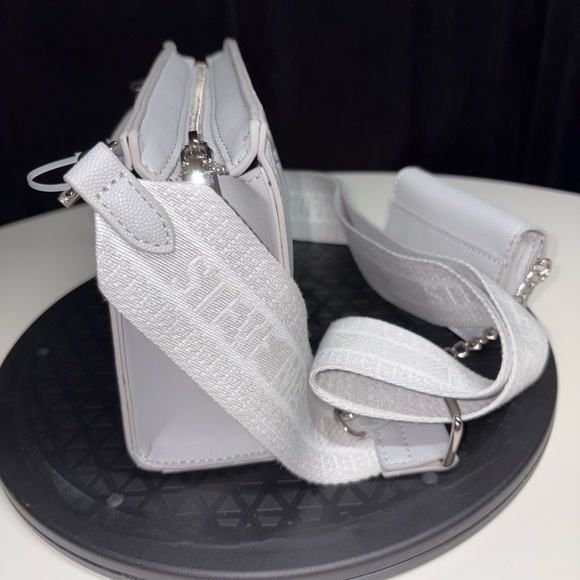 Steve Madden Light Gray Crossbody Bag with Pouch - Picture 4 of 7